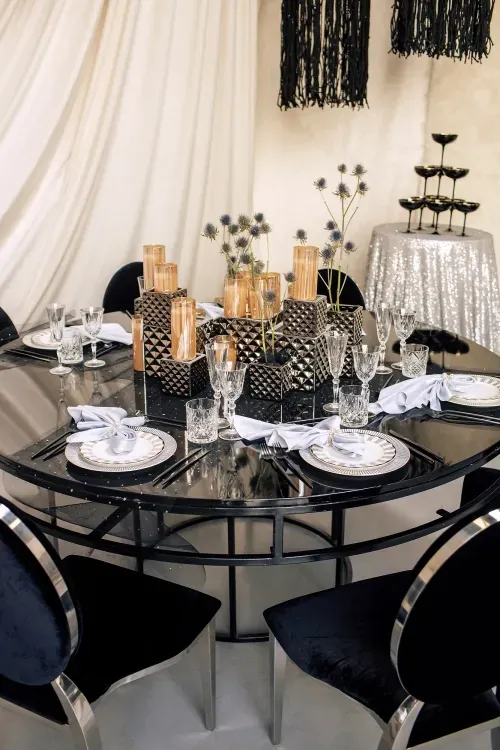 Graphique Black Table Setting at round table
