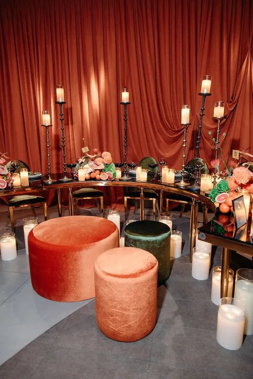 Green-terracotta serpentine tables party