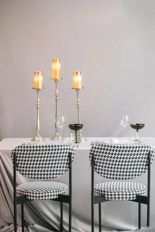 Grey tablescape – houndstooth accent