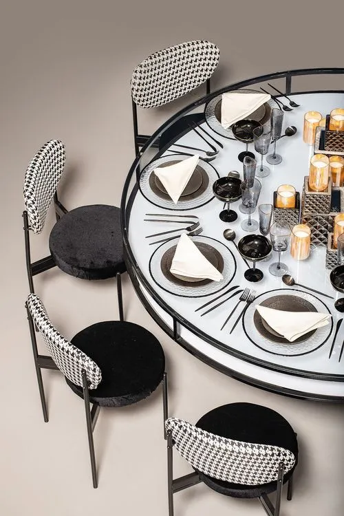 Grey tablescape – houndstooth accent