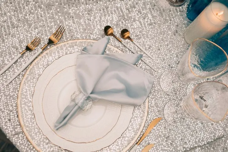 Icy Blue & Silver — Round Table