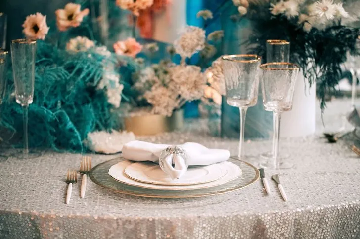 Icy Blue & Silver — Round Table