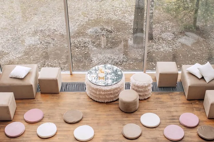 Ivory set  at rectangular table