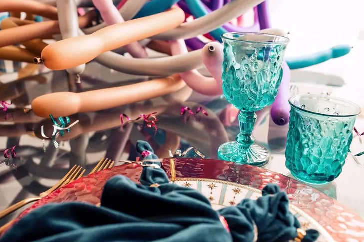 Kids blue-red table setting at round table