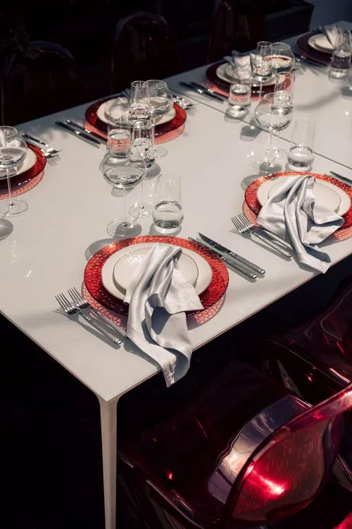 Kremer Fine Dining Set — Moffo Plates & Red Panton
