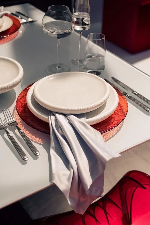 Kremer Fine Dining Set — Moffo Plates & Red Panton