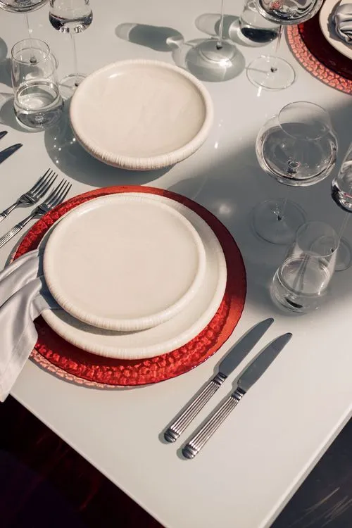 Kremer Fine Dining Set — Moffo Plates & Red Panton