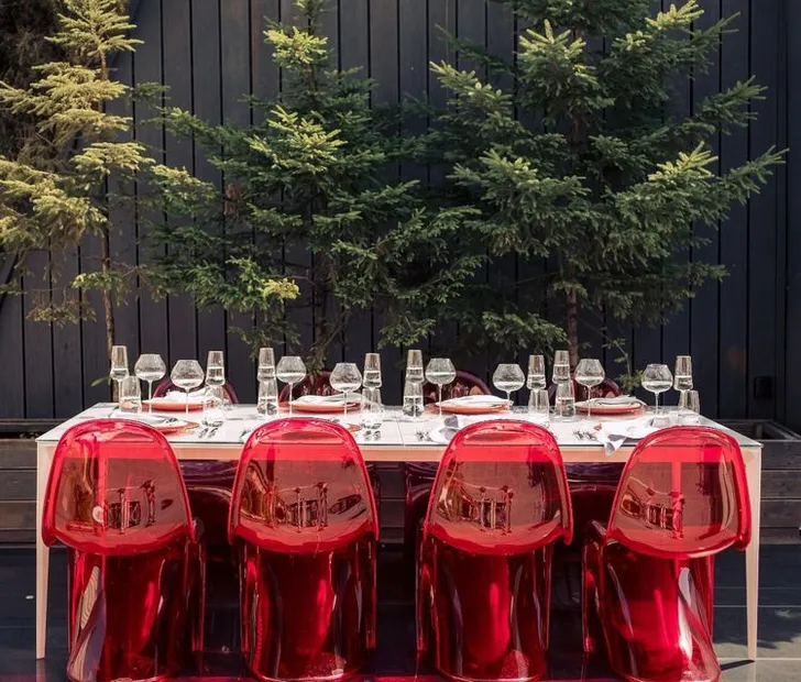 Kremer Fine Dining Set — Moffo Plates & Red Panton