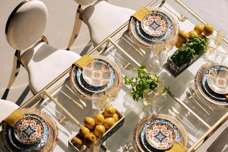 Lemon-Yellow Highlights — Sicilian Set with White Velvet Chair