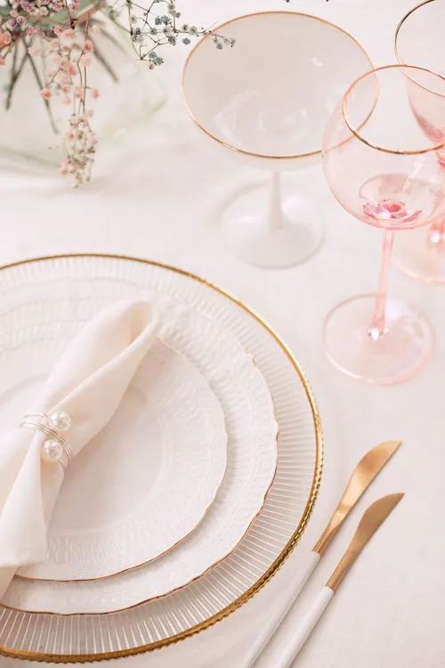 Light Minimal Set — Pink Details, Bone China Plates