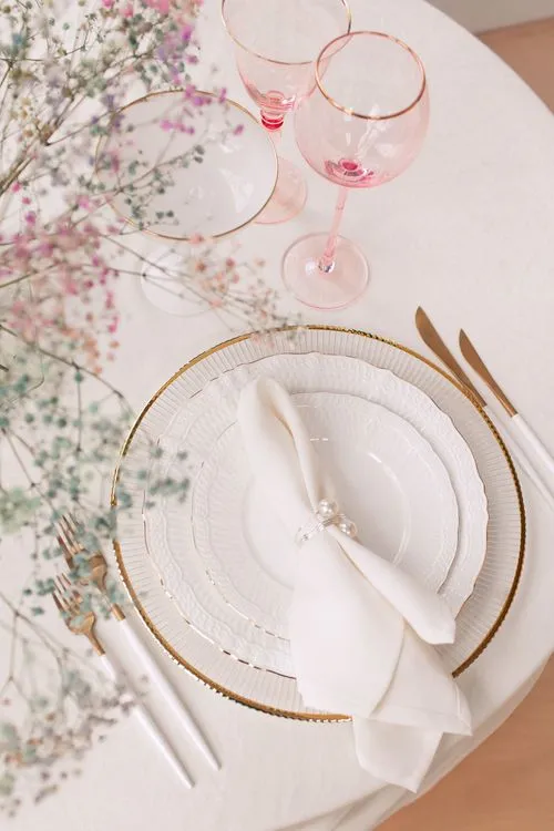 Light Minimal Set — Pink Details, Bone China Plates