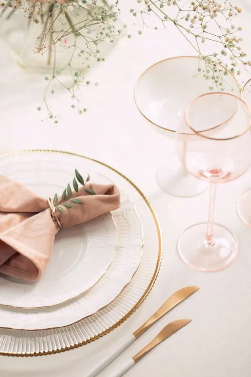 Light Minimal Set — Pink Details, Bone China Plates
