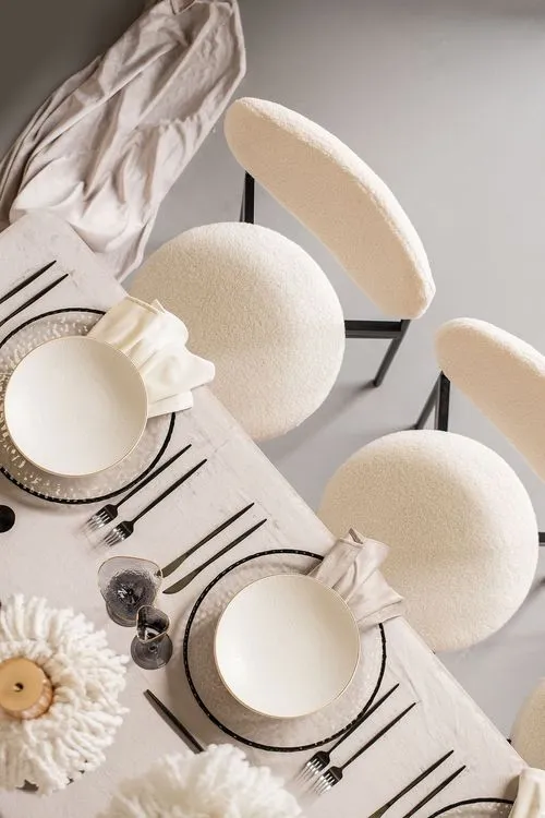 Monochrome boucle tablescape