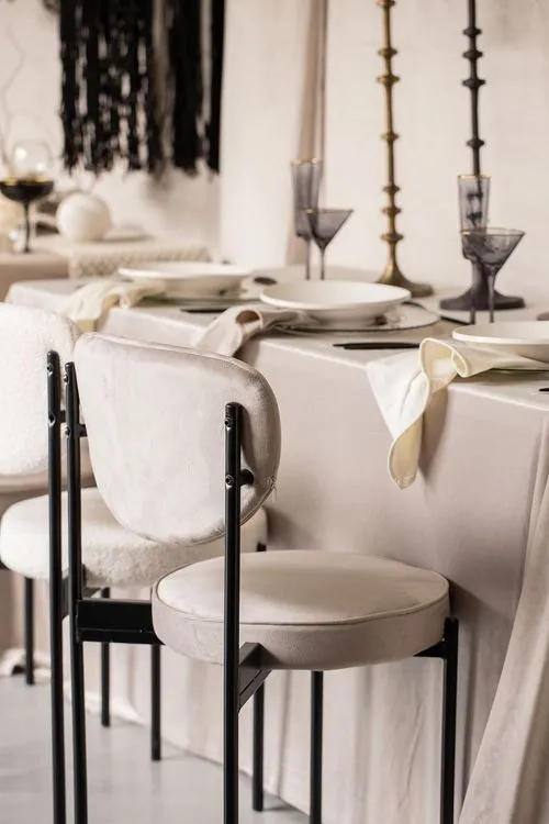 Monochrome boucle tablescape