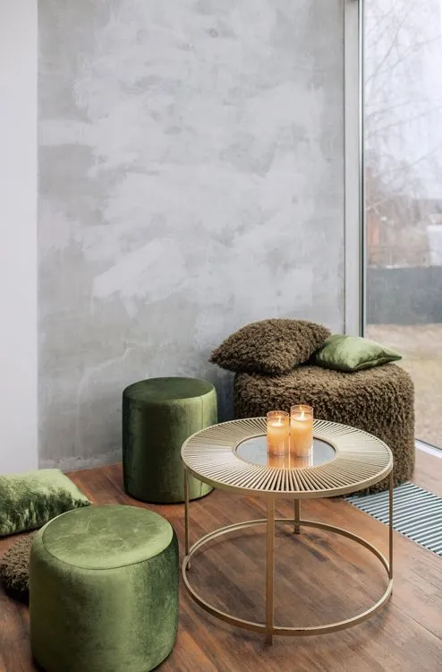 Moss-Green Velvet Serpentine, Many Candles