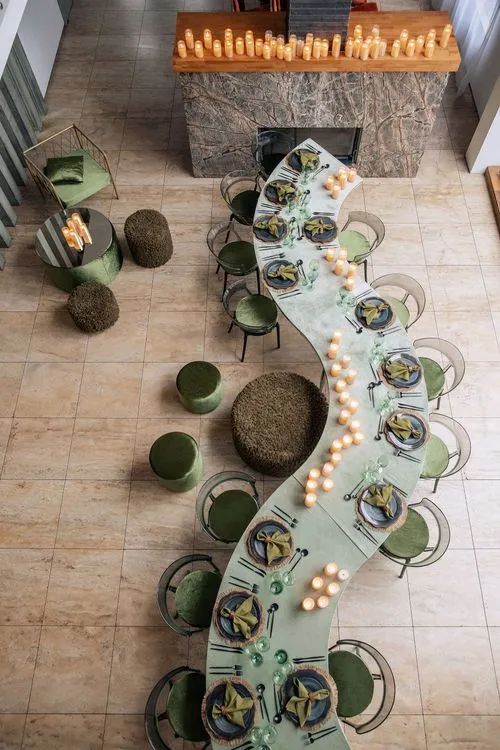 Moss-Green Velvet Serpentine, Many Candles