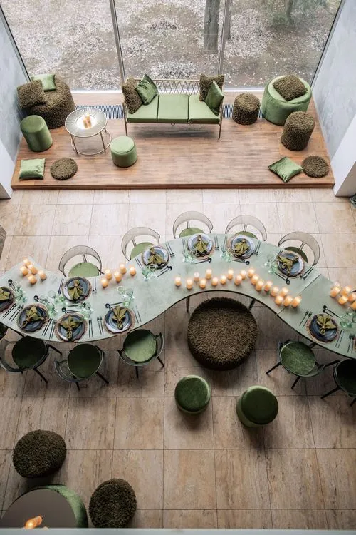 Moss-Green Velvet Serpentine, Many Candles