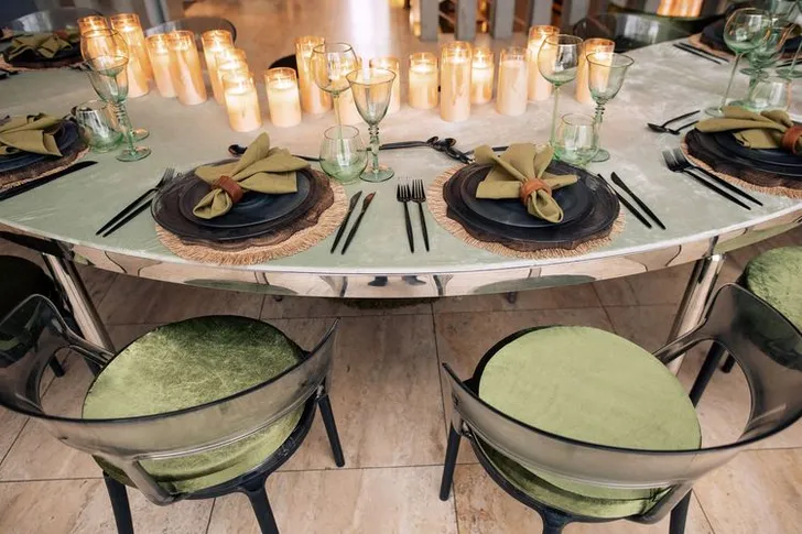 Moss-Green Velvet Serpentine, Many Candles