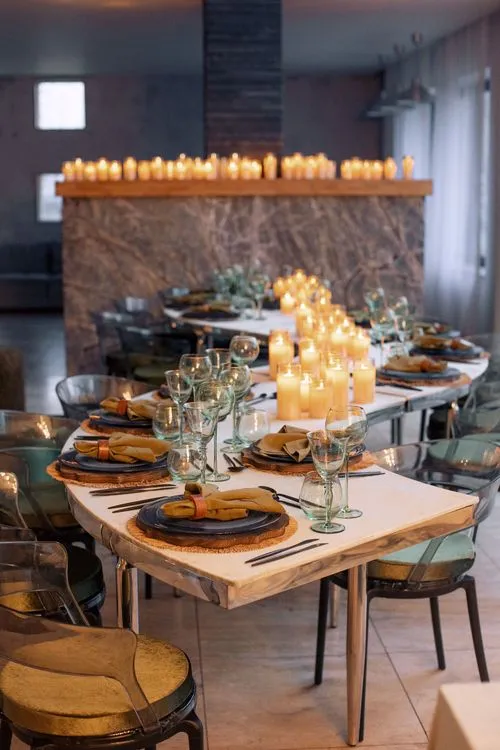 Moss-Green Velvet Serpentine, Many Candles