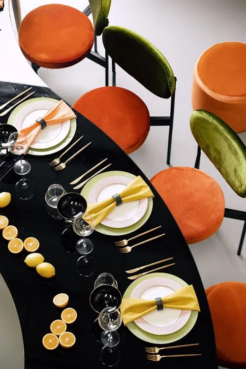 Orange green serpentine table set