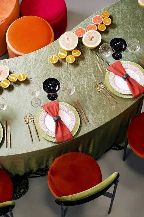 Orange green serpentine table set