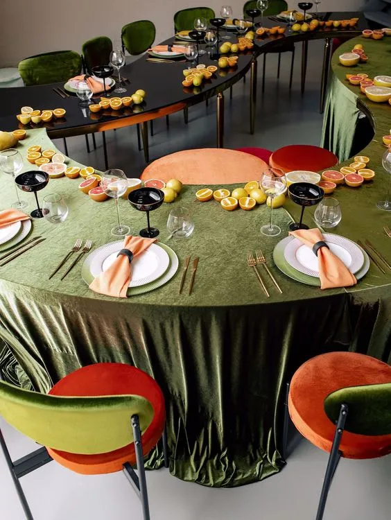 Orange green serpentine table set