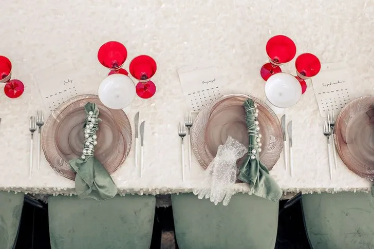 Pistachio-red table setting at rectangular table