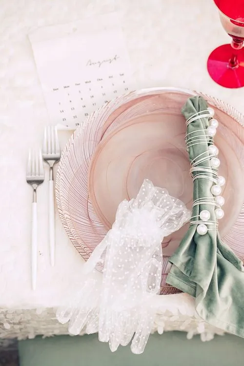 Pistachio-red table setting at rectangular table