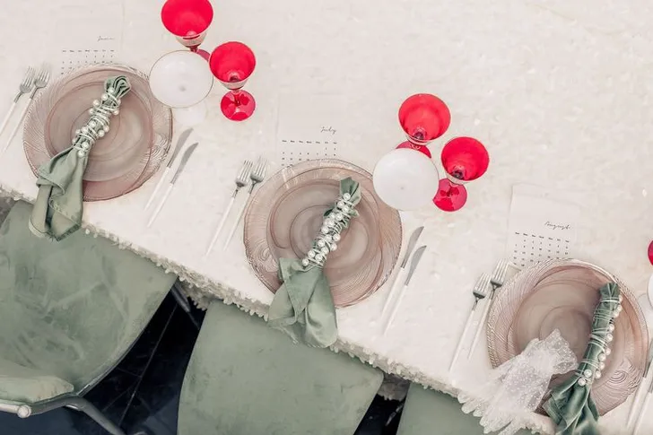 Pistachio-red table setting at rectangular table