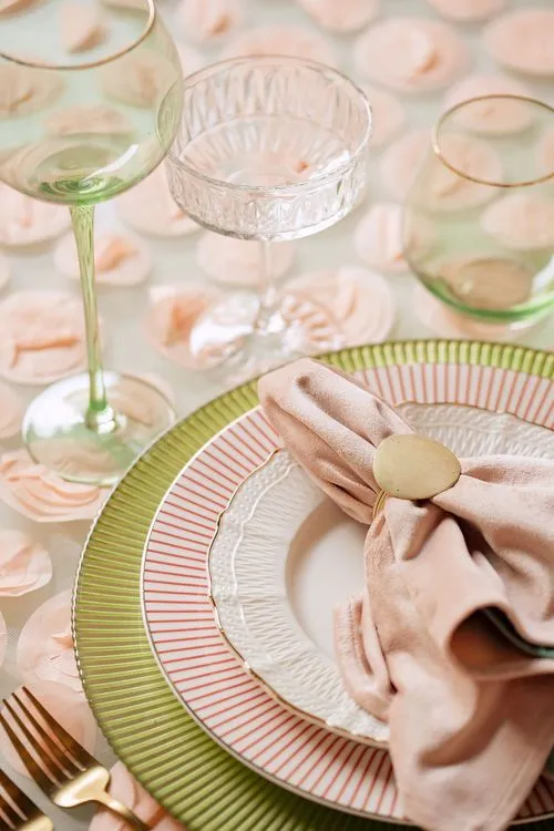 Powder table setting at wave table