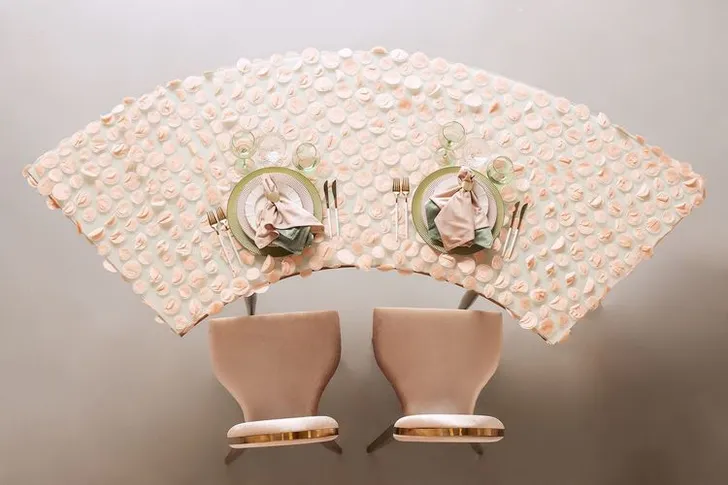 Powder table setting at wave table