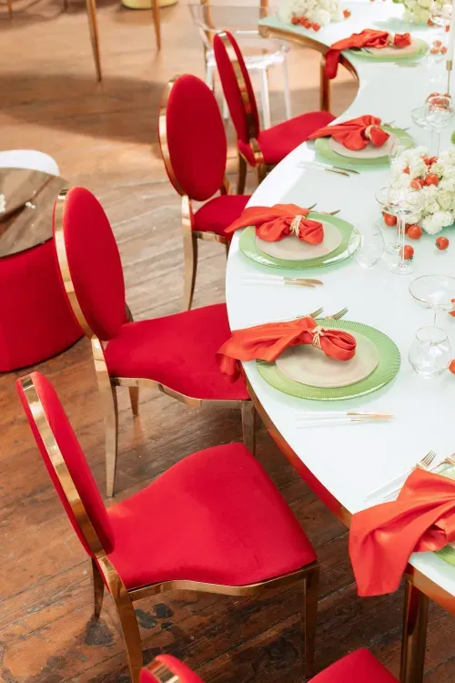 Red and gold set at a serpentine table