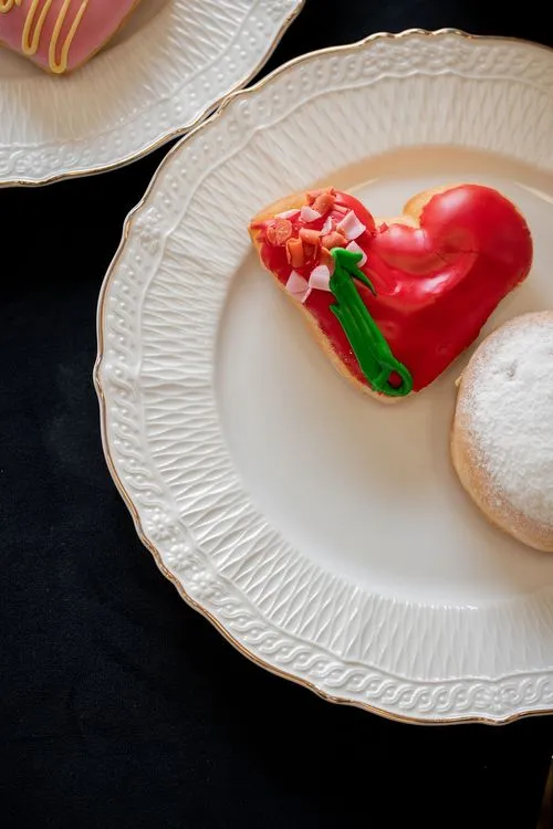 Red-black table setting at rectangular table