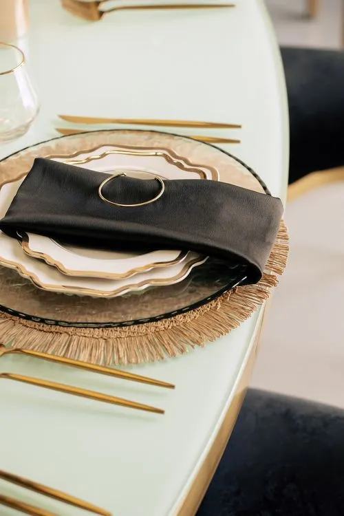 Red-black table setting at wave table