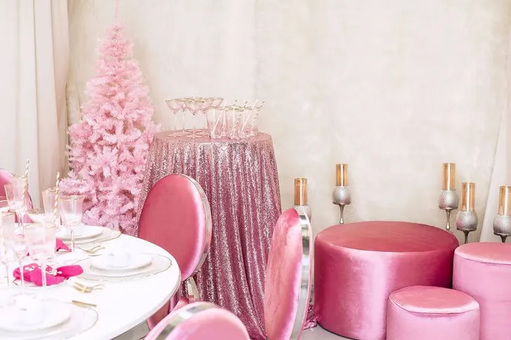 Round Table in Barbie Pink Sequins, Silver Base