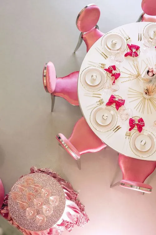 Round Table in Barbie Pink Sequins, Silver Base