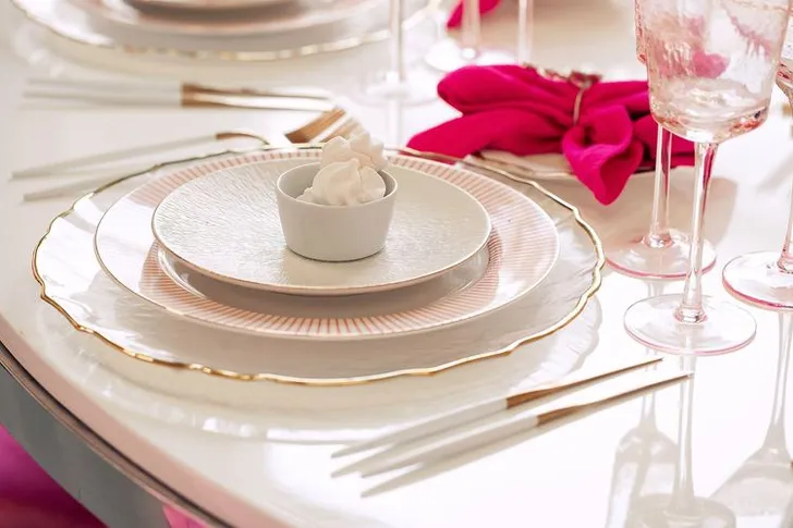 Round Table in Barbie Pink Sequins, Silver Base