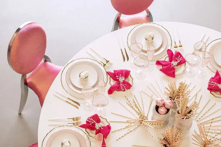 Round Table in Barbie Pink Sequins, Silver Base