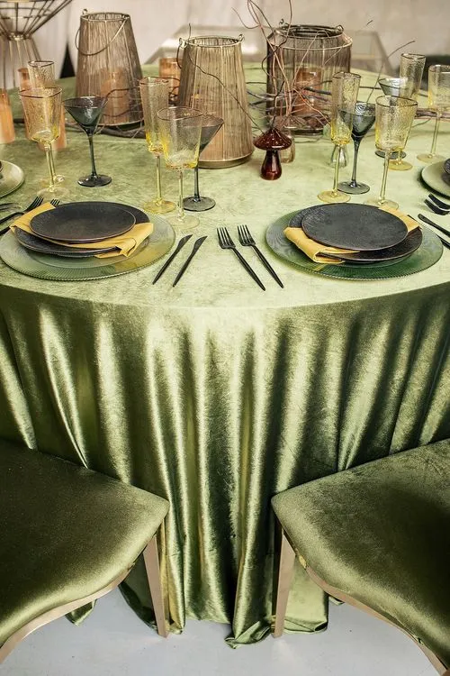 Royal Green Velvet — Round Table