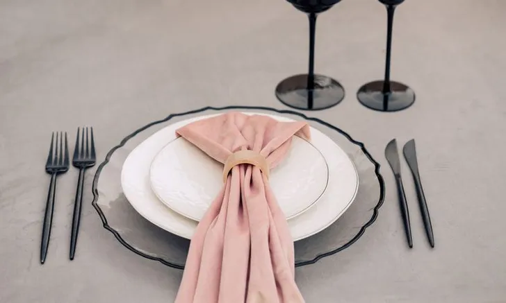 Serpentine with Pink & Black and Candles