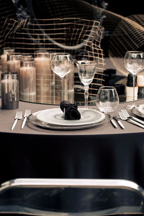 Smoky table setting at round table