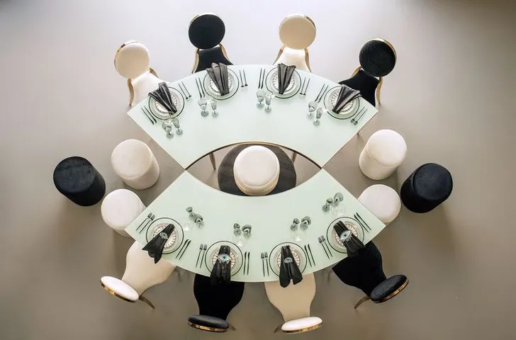 Eye-shaped table and black-and-white set