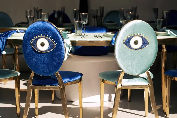 Eye-shaped table with a setup featuring blue accents