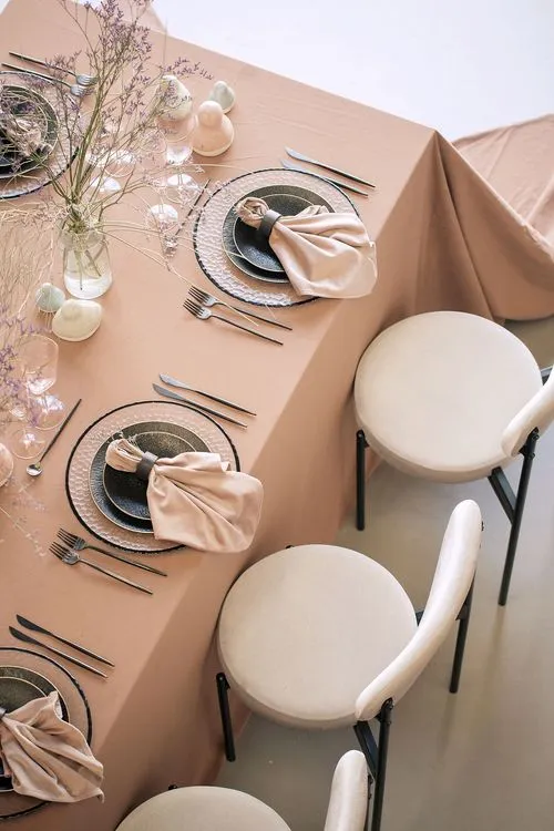 Tender cocoa set with mixed tables