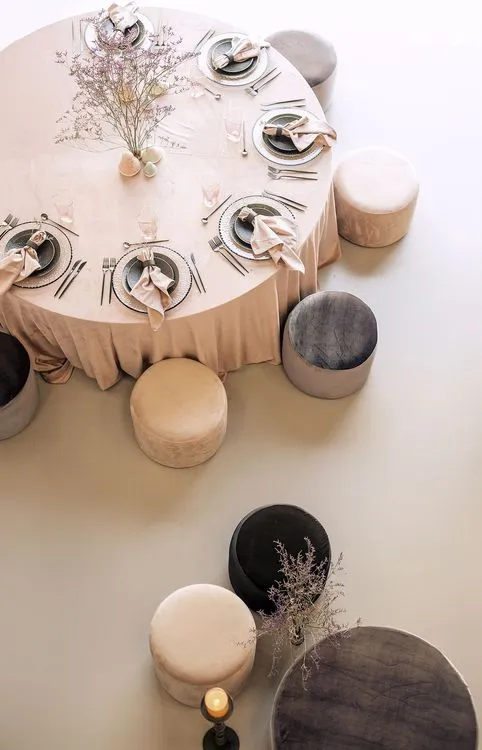 Tender cocoa set with mixed tables