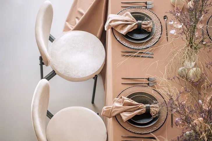 Tender cocoa set with mixed tables