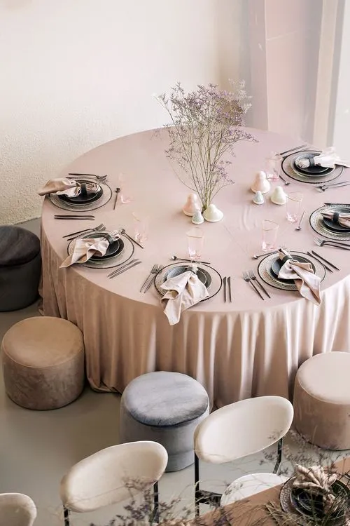 Tender cocoa set with mixed tables