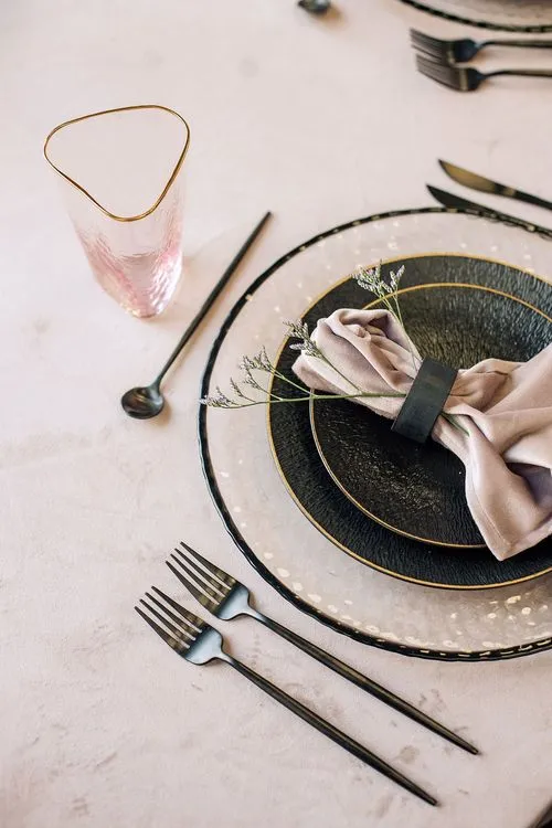 Tender cocoa set with mixed tables