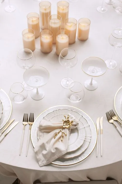 Total White — Round Tables with Velvet Chairs