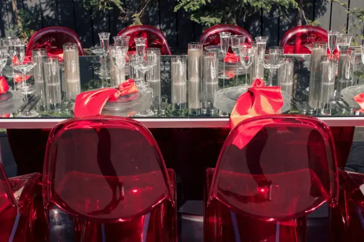 Translucent set with red accents on a white rectangular table